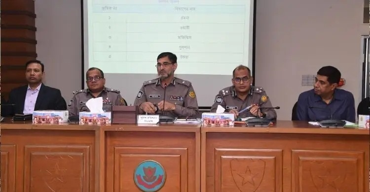 ঈদের ছুটিতে পুলিশ সদস্যদের সতর্ক থাকার নির্দেশ ডিএমপি কমিশনারের