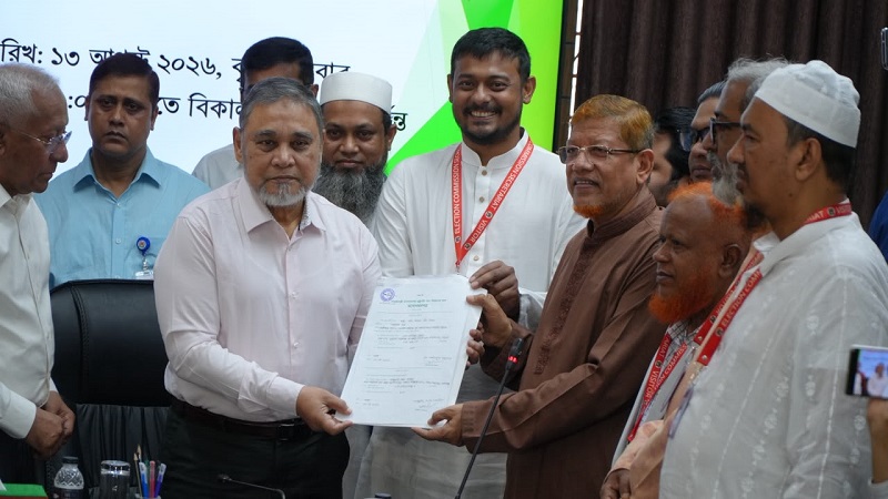 রাষ্ট্রপতি নির্বাচনে ১১ দলীয় ঐক্যের প্রার্থী কর্নেল অলি আহমদের মনোনয়নপত্র জমা